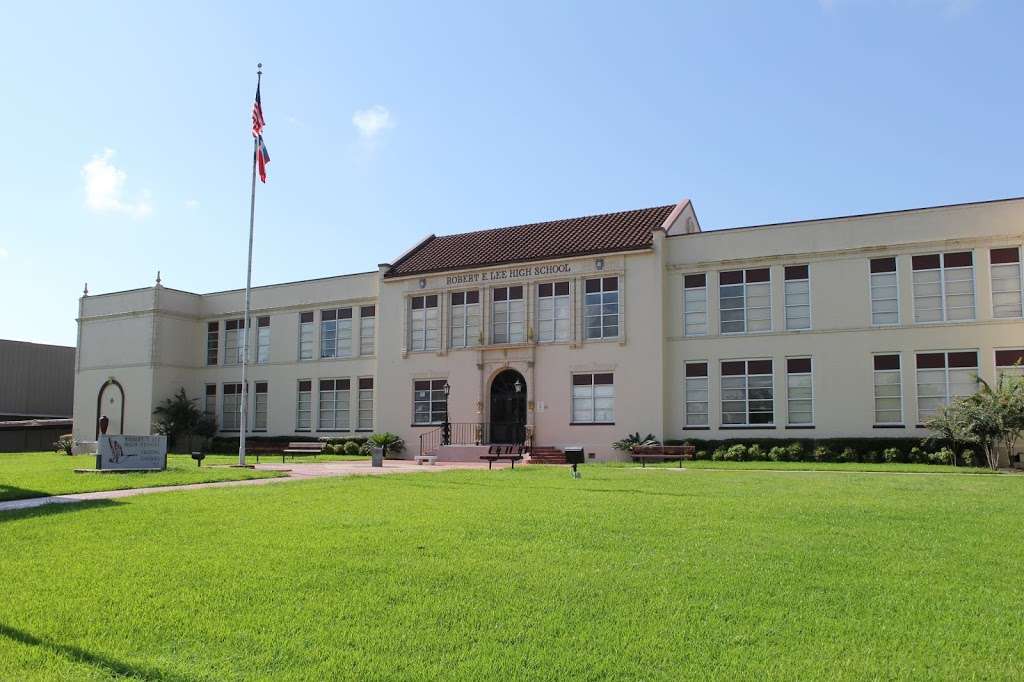 Robert E. Lee High School | 1809 Market St, Baytown, TX 77520, USA | Phone: (281) 420-4535