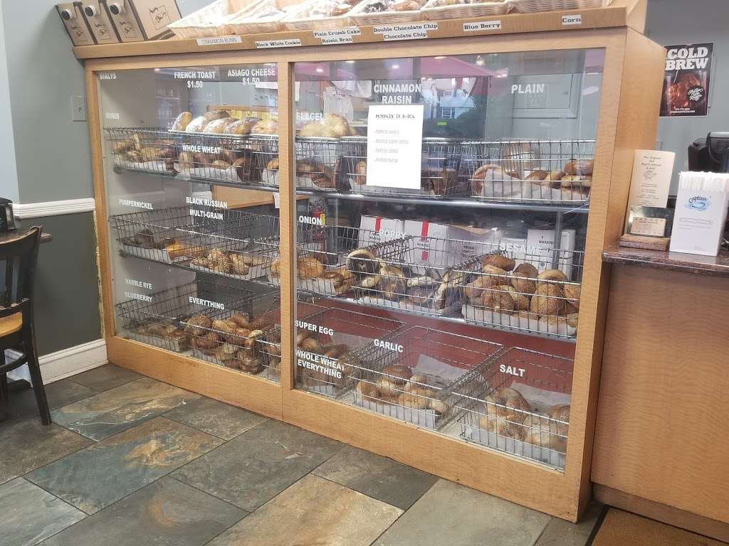 Hot Bagels Abroad | 1129 Broad St, Bloomfield, NJ 07003, USA | Phone: (973) 338-9616