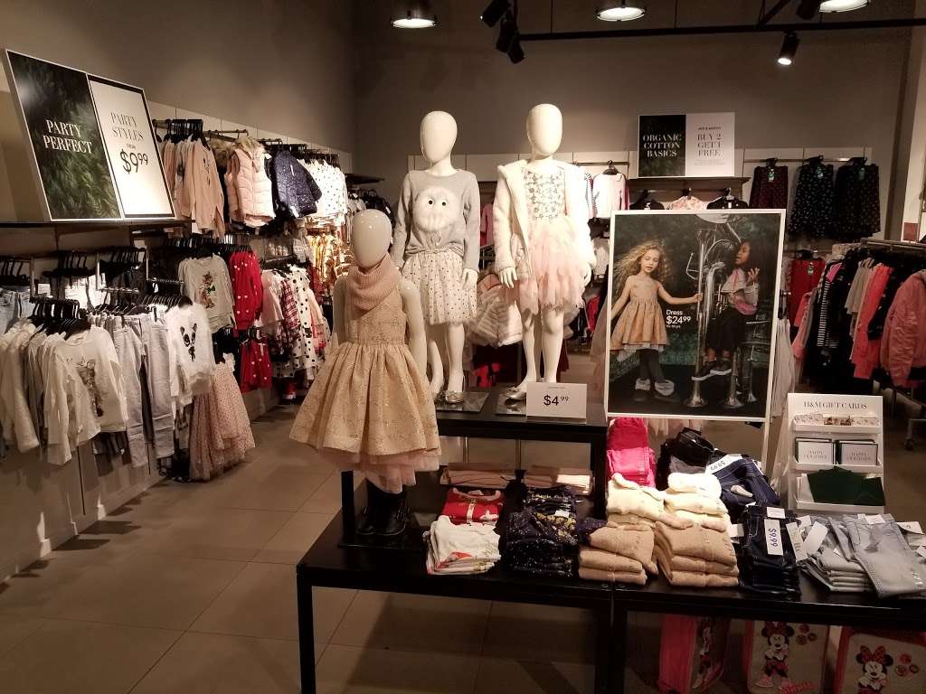 H&M | 180 NJ-35, Eatontown, NJ 07724, USA | Phone: (855) 466-7467