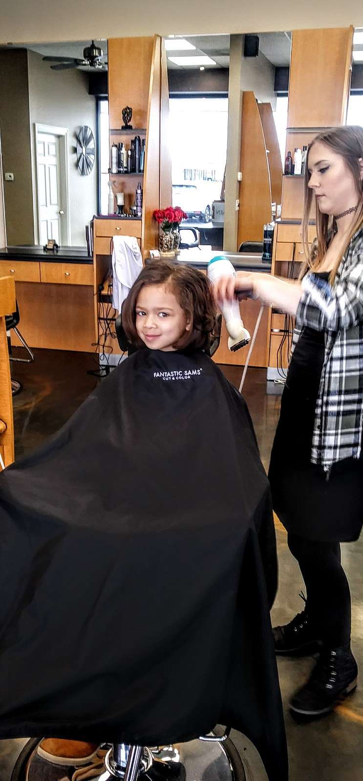 Fantastic Sams Cut & Color | 857 Center Ct Unit B, Shorewood, IL 60404, USA | Phone: (815) 744-0500