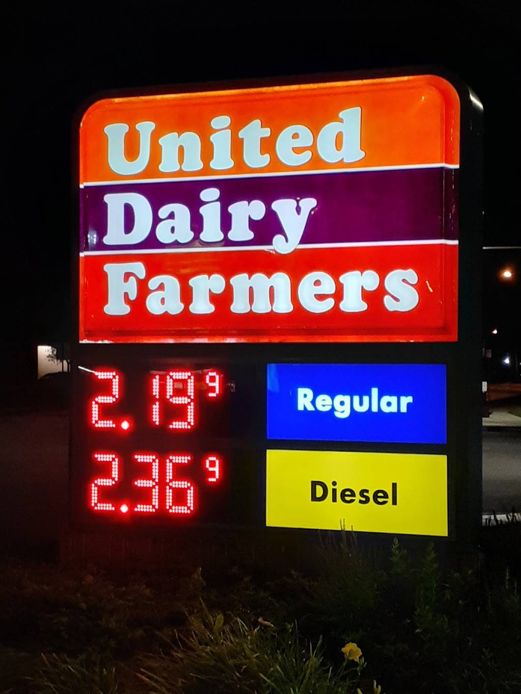 United Dairy Farmers | 3555 Broadway, Grove City, OH 43123, USA | Phone: (614) 875-0003