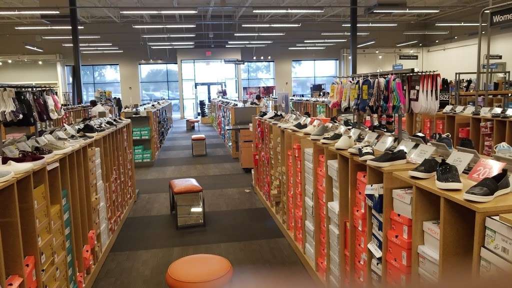 DSW Designer Shoe Warehouse | 8348 Agora Pkwy, San Antonio, TX 78154, USA | Phone: (210) 888-9465