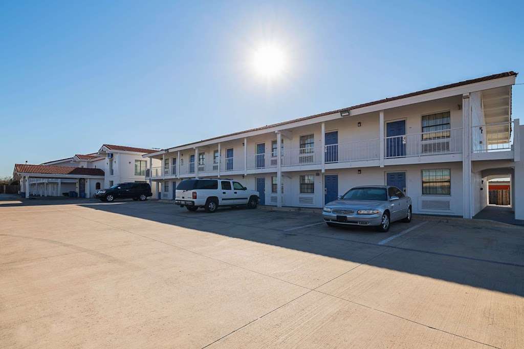 Motel 6 Grand Prairie - Interstate 30 | 1410 N, State Hwy 161, Grand Prairie, TX 75050, USA | Phone: (972) 641-3021