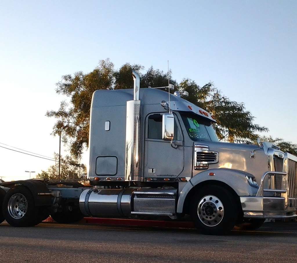 SelecTrucks of Los Angeles | 13750 Valley Blvd, Fontana, CA 92335, USA | Phone: (800) 543-7621