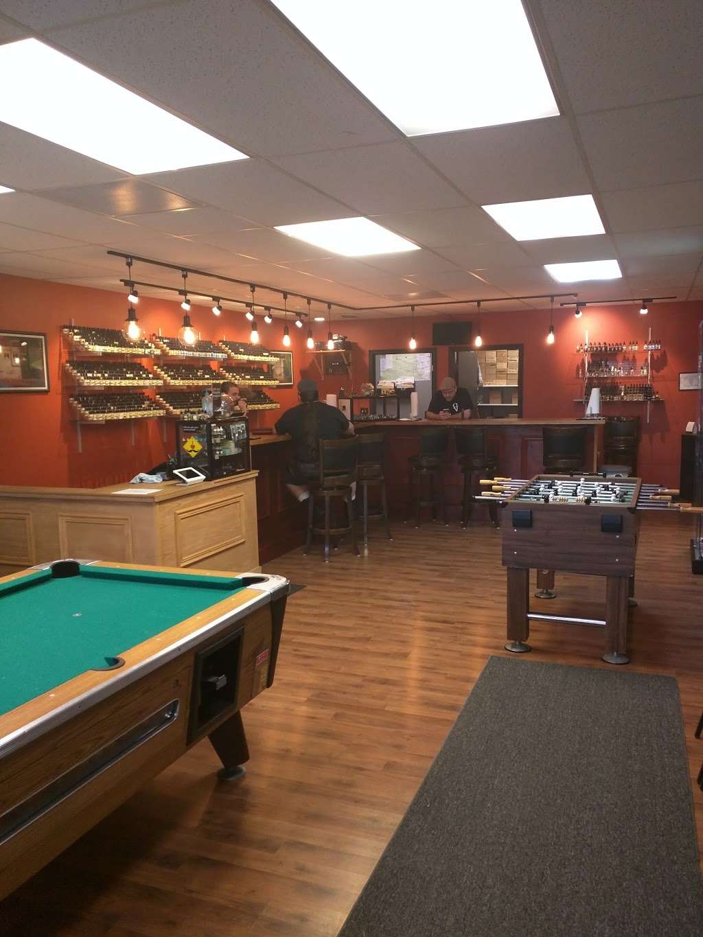 Resistance Vapor Shop & Lounge | 321 Irving Ave, Woodstock, IL 60098 | Phone: (815) 338-8273