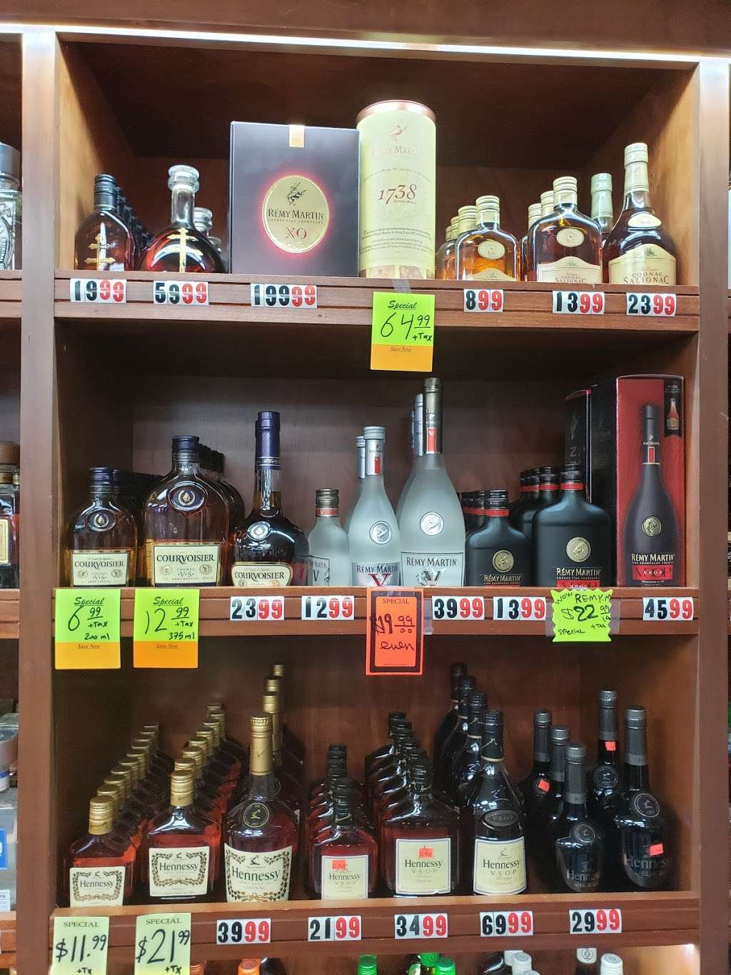 Crown Liquor & Market | 16061 Bear Valley Rd Unit 3-4, Hesperia, CA 92345, USA | Phone: (760) 947-3225