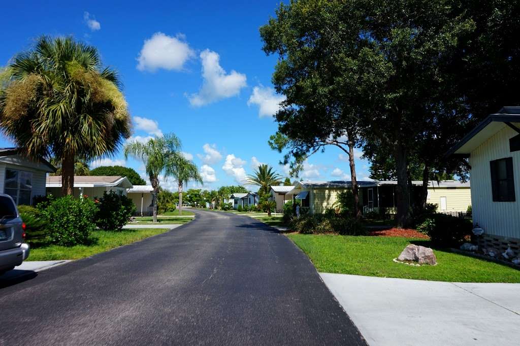 Anglers Green Retirement Community | 10 Lakeview Dr, Mulberry, FL 33860, USA | Phone: (866) 370-1581