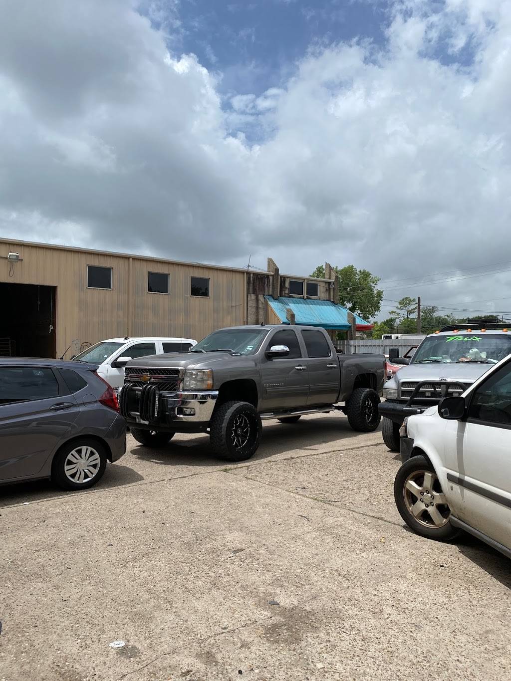 Dutchmans Tire Warehouse - car repair  | Photo 1 of 9 | Address: 11722 Aldine Westfield Rd, Houston, TX 77093, USA | Phone: (832) 338-7664
