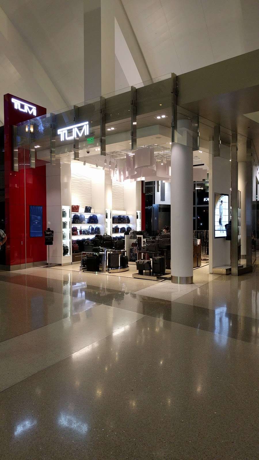 TUMI Store - Los Angeles International Airport - Terminal 6 | 600 World Way, Los Angeles International Airport, Terminal 6 Space 650, Los Angeles, CA 90045, USA | Phone: (310) 590-1100