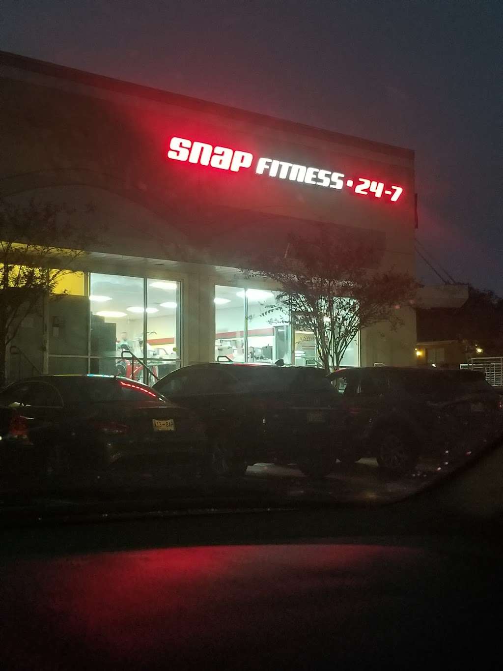 Snap Fitness | 9002 Chimney Rock Rd suite a, Houston, TX 77096, USA | Phone: (713) 721-7627