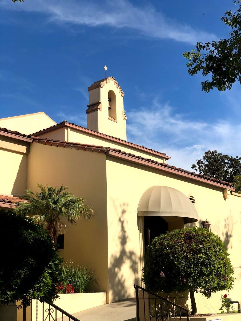 Holy Family Catholic Church | 209 E Lomita Ave, Glendale, CA 91205, USA | Phone: (818) 247-2222