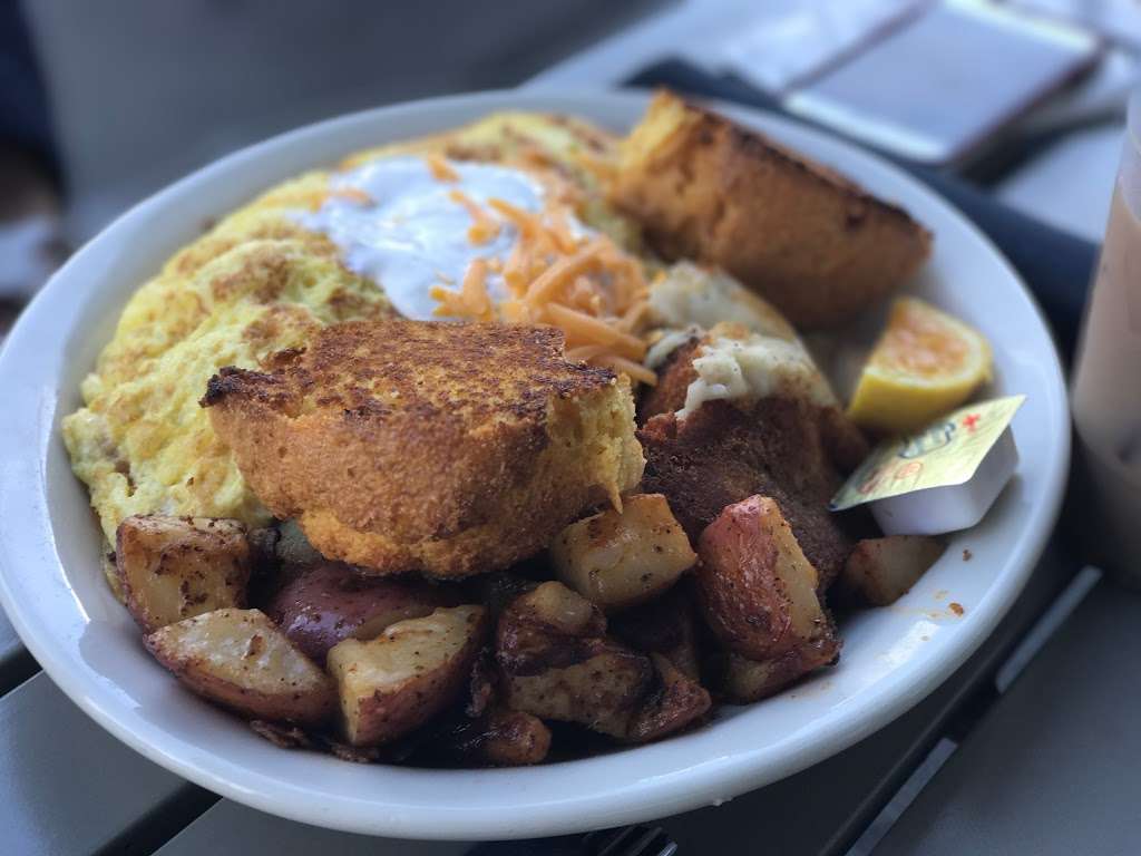 Ball Square Cafe & Breakfast | 708 Broadway, Somerville, MA 02144, USA | Phone: (617) 623-2233