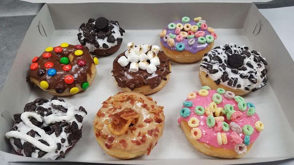 Dough Boys Donuts & Bakery | 4535 West Coast Hwy, Newport Beach, CA 92663, USA | Phone: (949) 631-5102