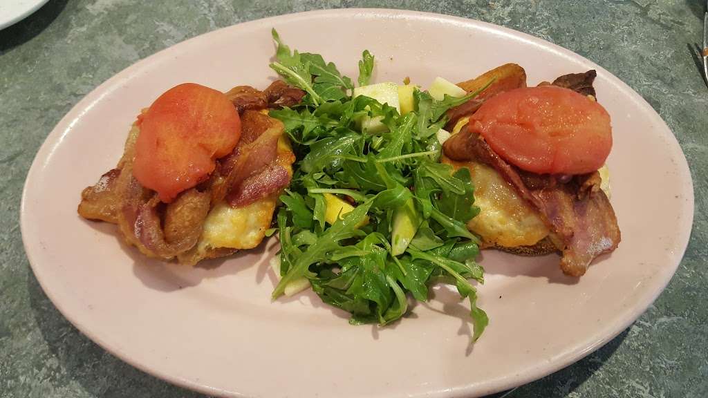 Good News Restaurant and Bar | 694 Main St S, Woodbury, CT 06798, USA | Phone: (203) 266-4663