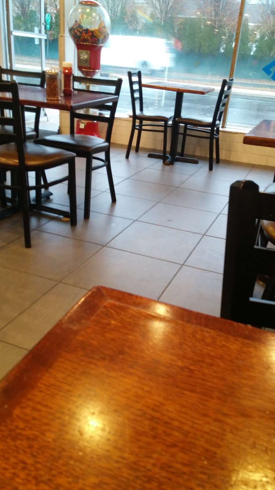 Slices | 250 Norwood Ave, Oakhurst, NJ 07755, USA | Phone: (732) 531-6811