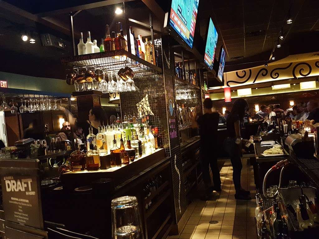Bar Louie | 2960 Center Valley Pkwy Suite 700, Center Valley, PA 18034 | Phone: (610) 295-1660