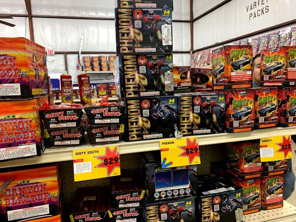 Alamo Fireworks Megastore | 2948 Pue Rd, San Antonio, TX 78245, USA | Phone: (210) 667-1106