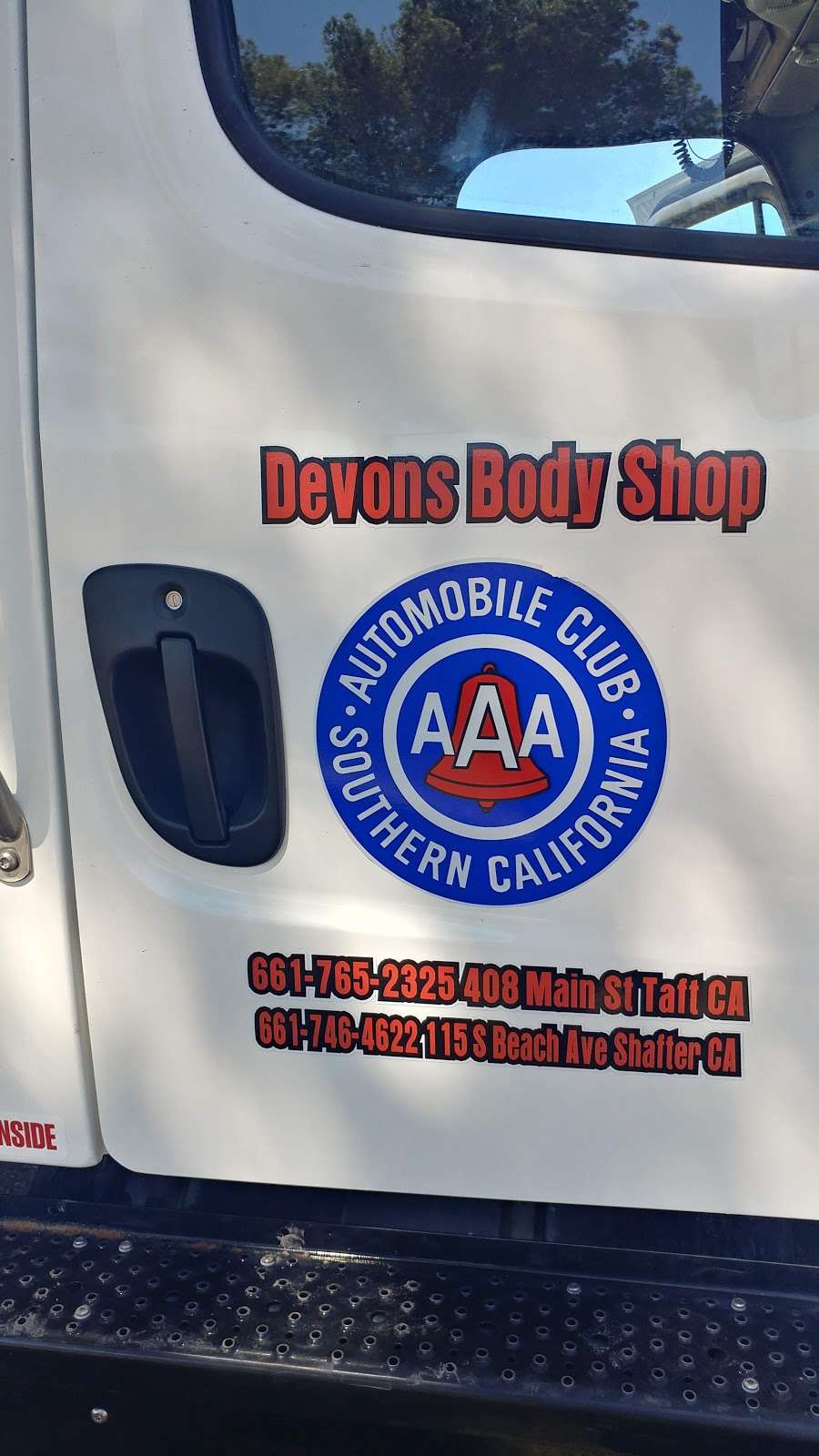 Devons Body Shop And Towing | 408 Main St, Taft, CA 93268, USA | Phone: (661) 765-4337