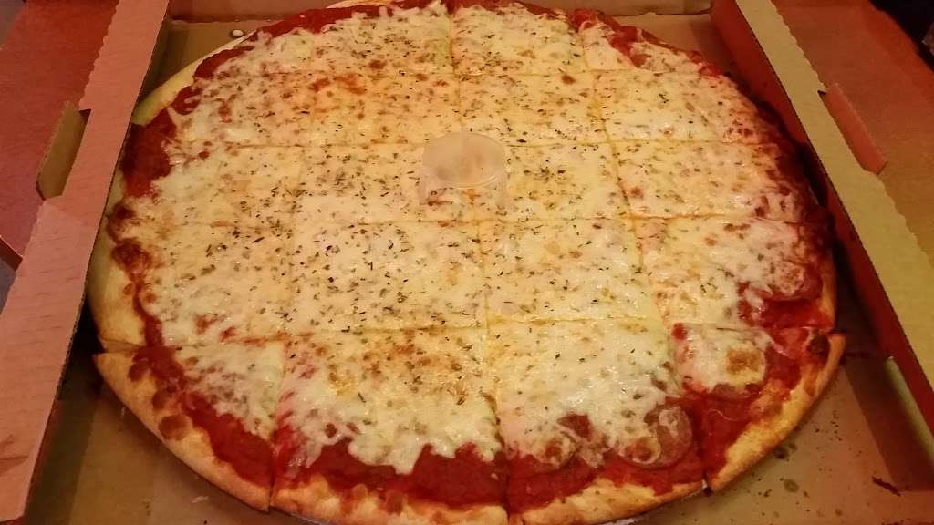 Rosatis Pizza | 826 Centennial Dr, Hampshire, IL 60140 | Phone: (847) 683-1111