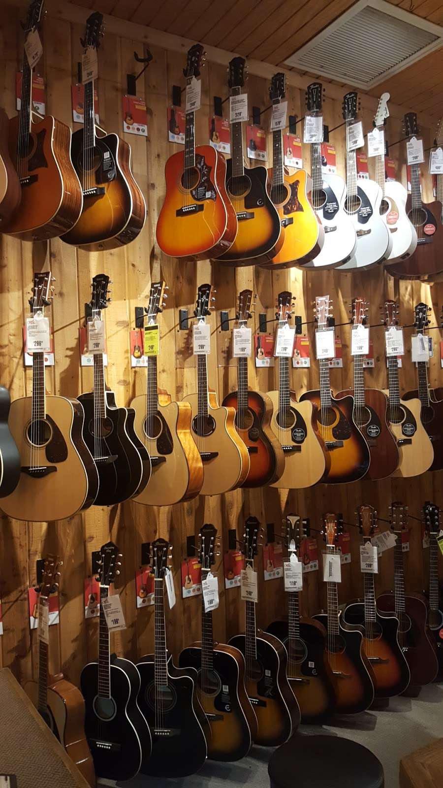 Guitar Center | 2620 Chemical Rd, Plymouth Meeting, PA 19462 | Phone: (610) 832-0800