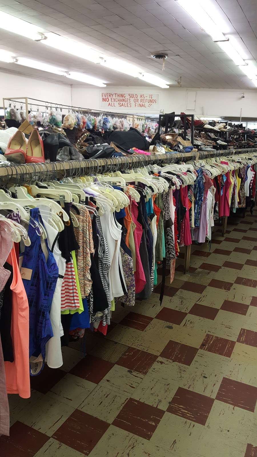 Compton Thrift Store | 2001 N Long Beach Blvd, Compton, CA 90221, USA | Phone: (310) 637-0831