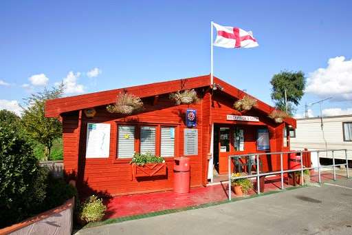 Lee Valley Camping and Caravan Park, Edmonton | Meridian Way, Edmonton, London N9 0AR, UK | Phone: 020 8803 6900