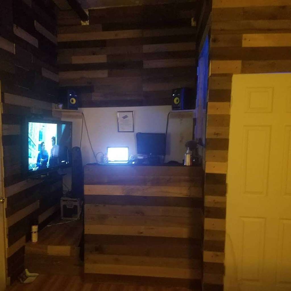 Buck Bandit Studio | 11 Grays Ave, Philadelphia, PA 19143, USA | Phone: (267) 506-4017