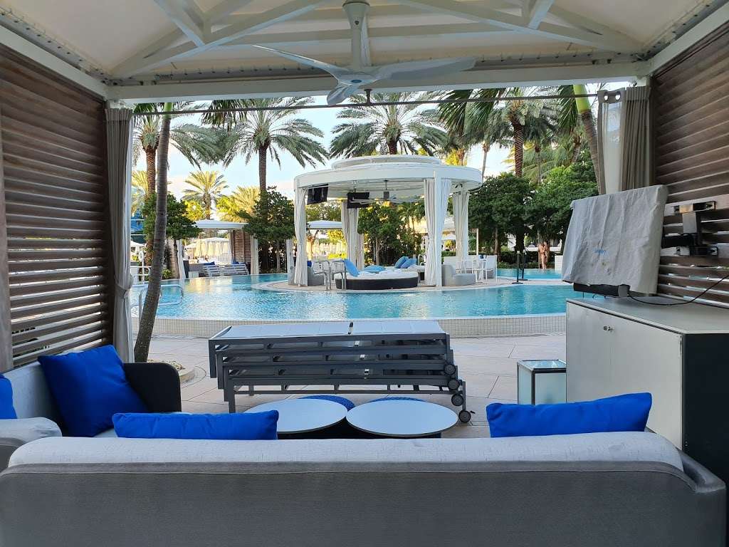 La Côte | 4441 Collins Ave, Miami Beach, FL 33140, USA | Phone: (305) 674-4710