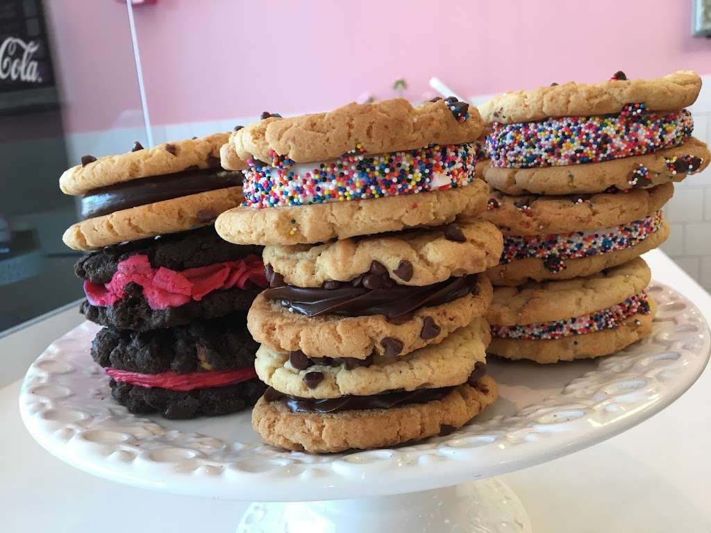 SmallCakes Richmond Texas | 7770 W Grand Pkwy S, D, Richmond, TX 77406, USA | Phone: (832) 945-5527