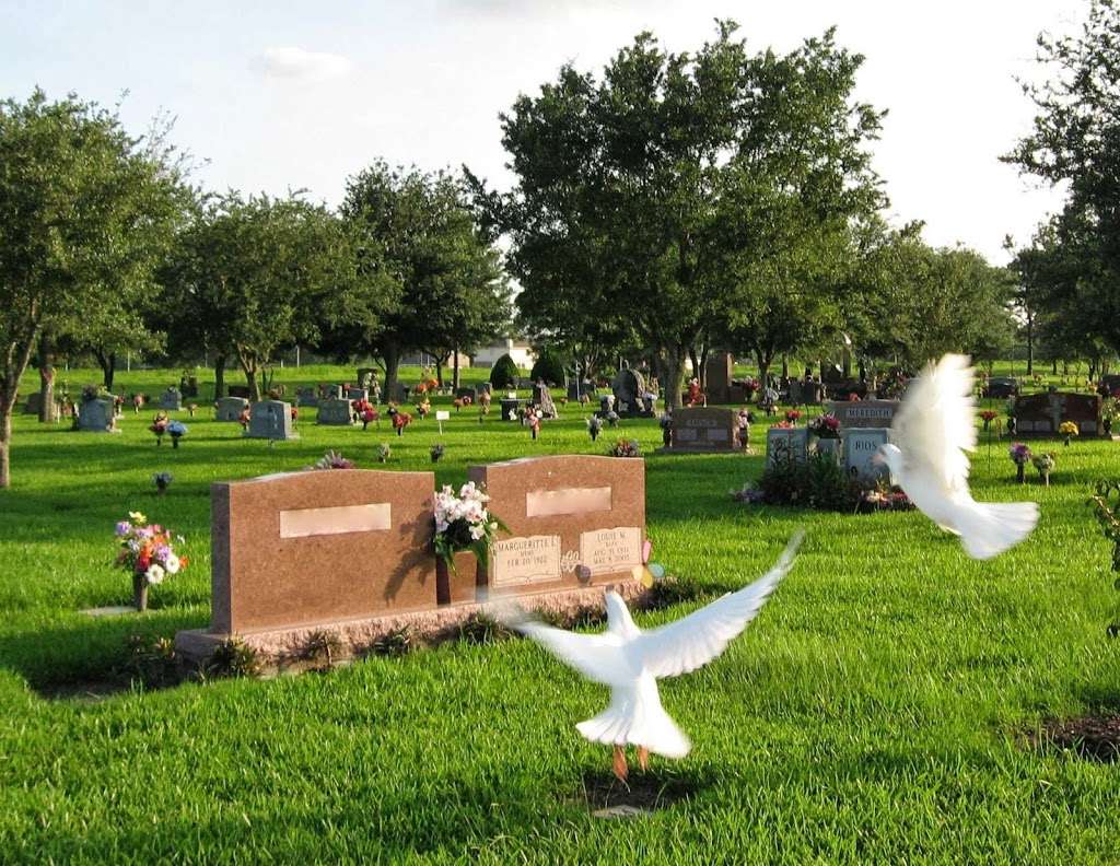 Houston White Dove Release | 3050 Bay Oaks Harbor Dr, Baytown, TX 77523, USA | Phone: (281) 422-3887