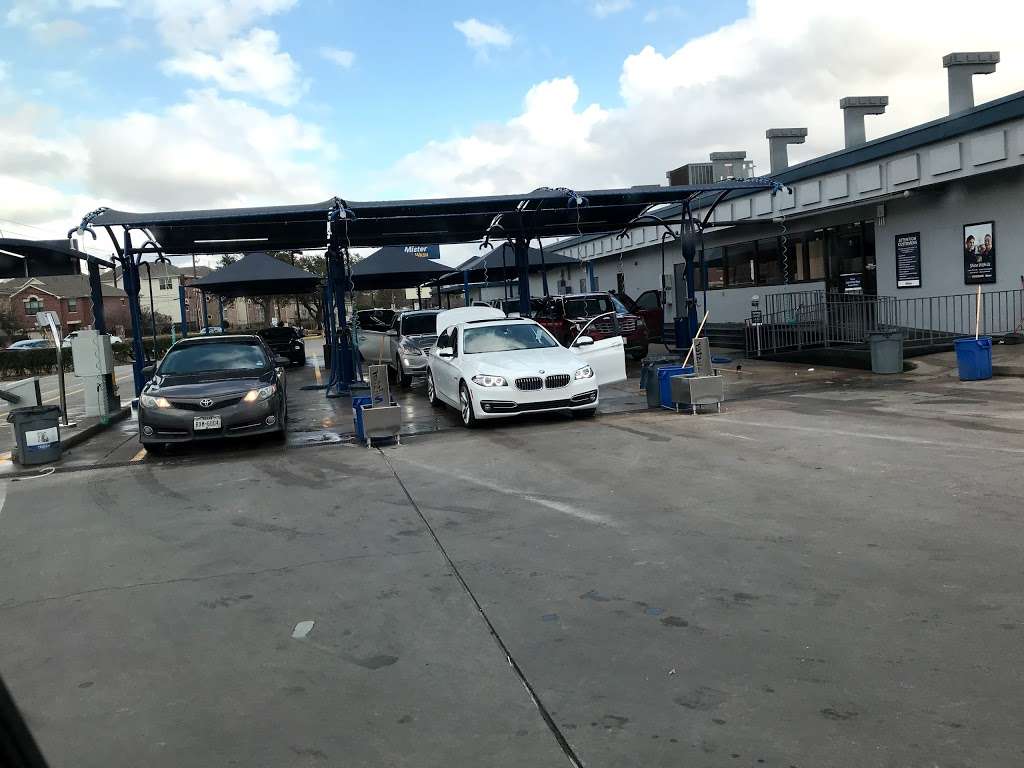 Mister Car Wash | 640 W Crosstimbers St, Houston, TX 77018, USA | Phone: (713) 691-4636