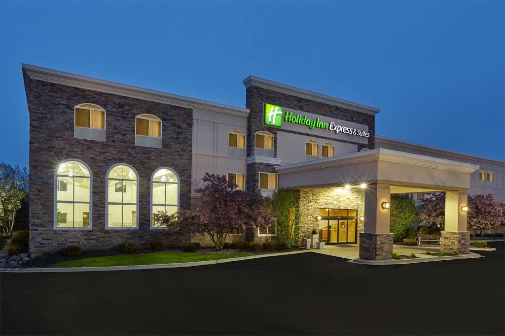 Holiday Inn Express & Suites Chicago-Libertyville | 77 Buckley Rd, Libertyville, IL 60048, USA | Phone: (847) 549-7878