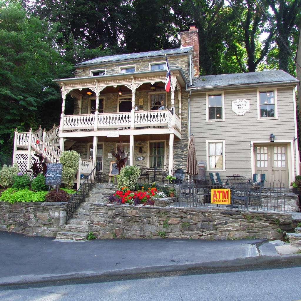 The Towns Inn | 179 High St, Harpers Ferry, WV 25425, USA | Phone: (304) 932-0677