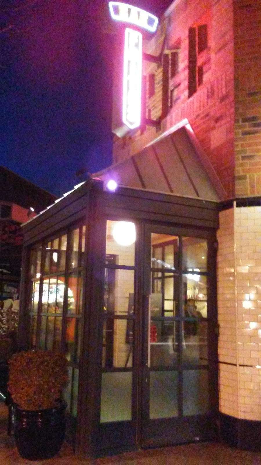 Bar Frites | 400 Wheatley Plaza, Greenvale, NY 11548, USA | Phone: (516) 484-7500