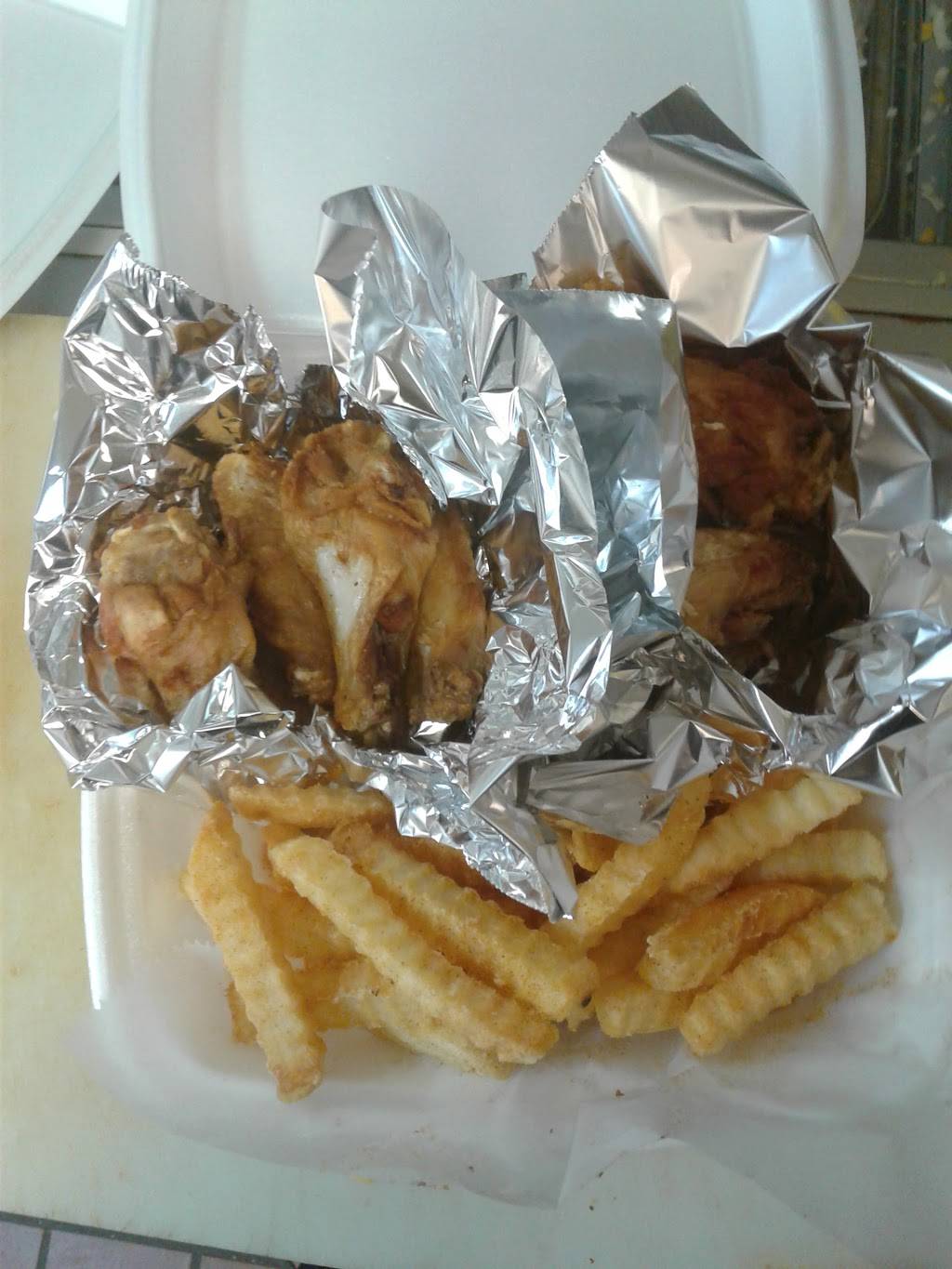 Uptown Wings & Grill | 1409 S Elm-Eugene St, Greensboro, NC 27406, USA | Phone: (336) 274-1231
