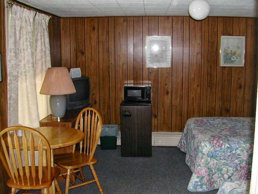 White Rock Motel | 750 Putnam Pike, Chepachet, RI 02814, USA | Phone: (401) 568-4219