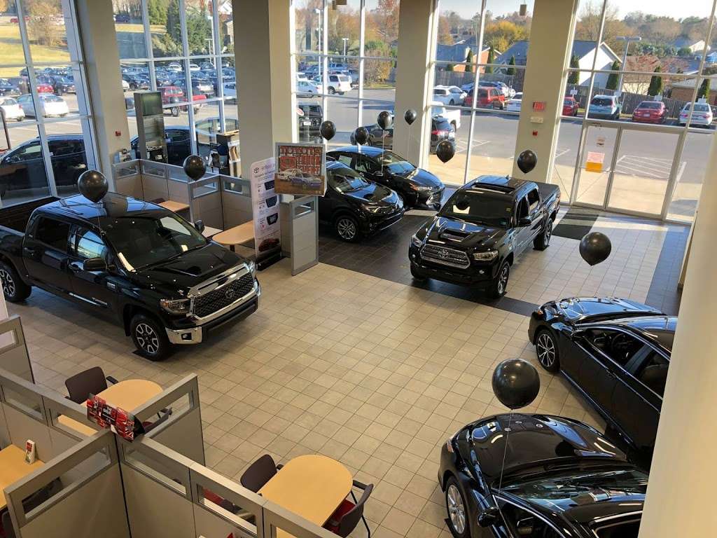 Apple Valley Toyota | 650 Foxcroft Ave, Martinsburg, WV 25401, USA | Phone: (304) 313-4010