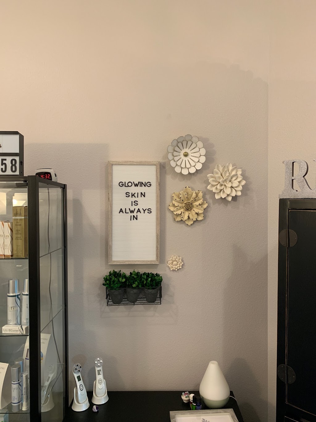 Urban Glo Skincare & Waxing | 5191 W 112th Ave #124, Westminster, CO 80031, USA | Phone: (303) 519-5018