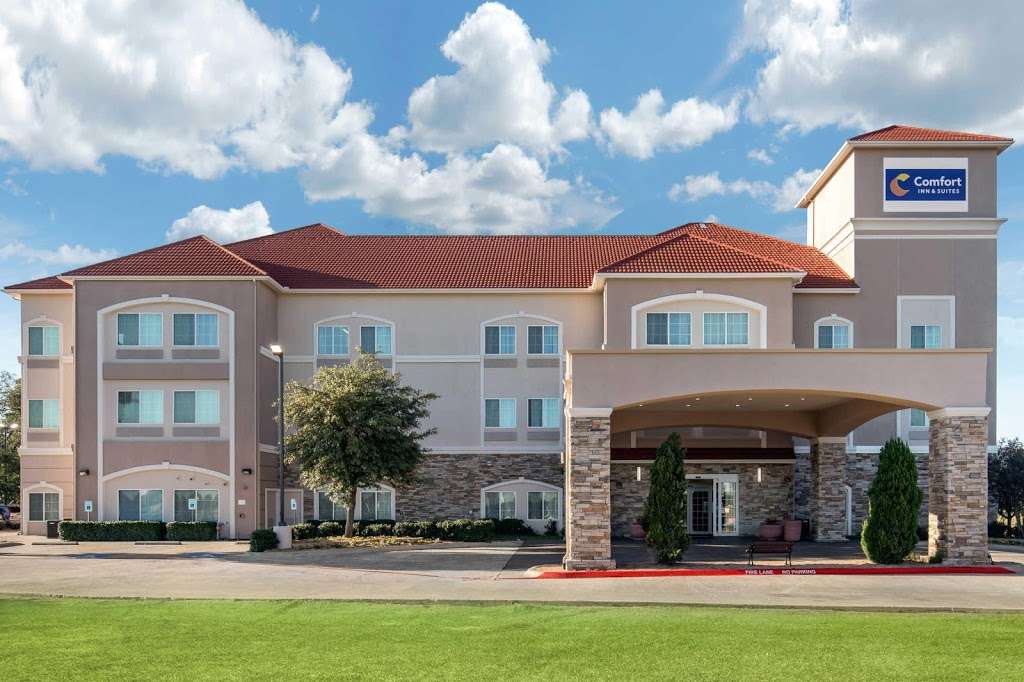 Comfort Inn & Suites Cedar Hill Duncanville | 1419 N, US-67, Cedar Hill, TX 75104, USA | Phone: (469) 575-5620