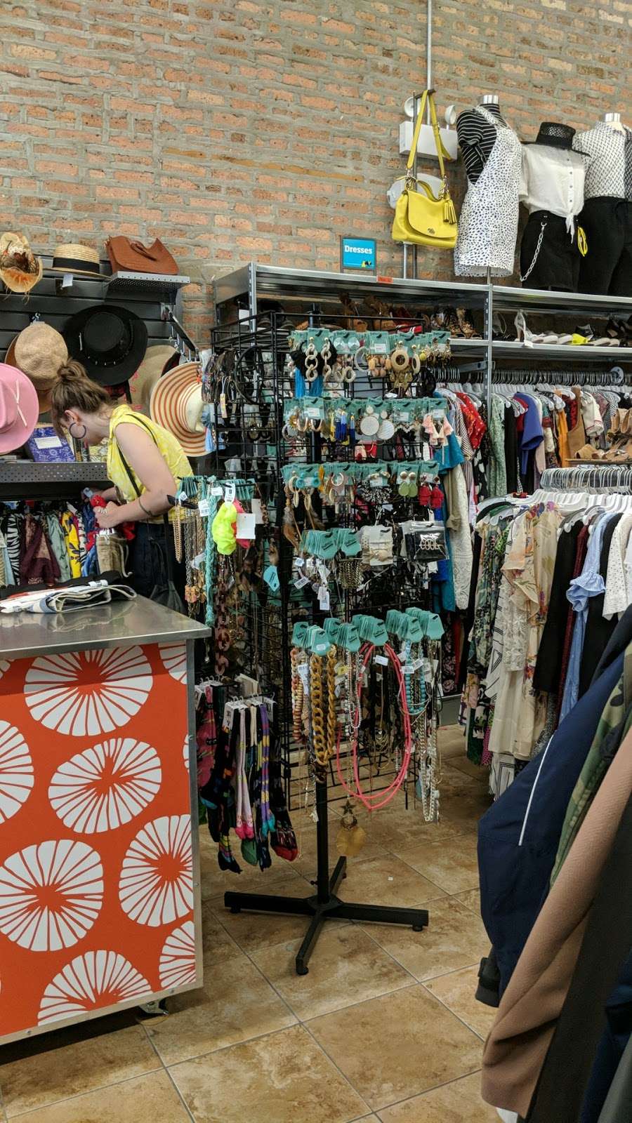 Buffalo Exchange | 5252 N Clark St, Chicago, IL 60640, USA | Phone: (773) 938-4001