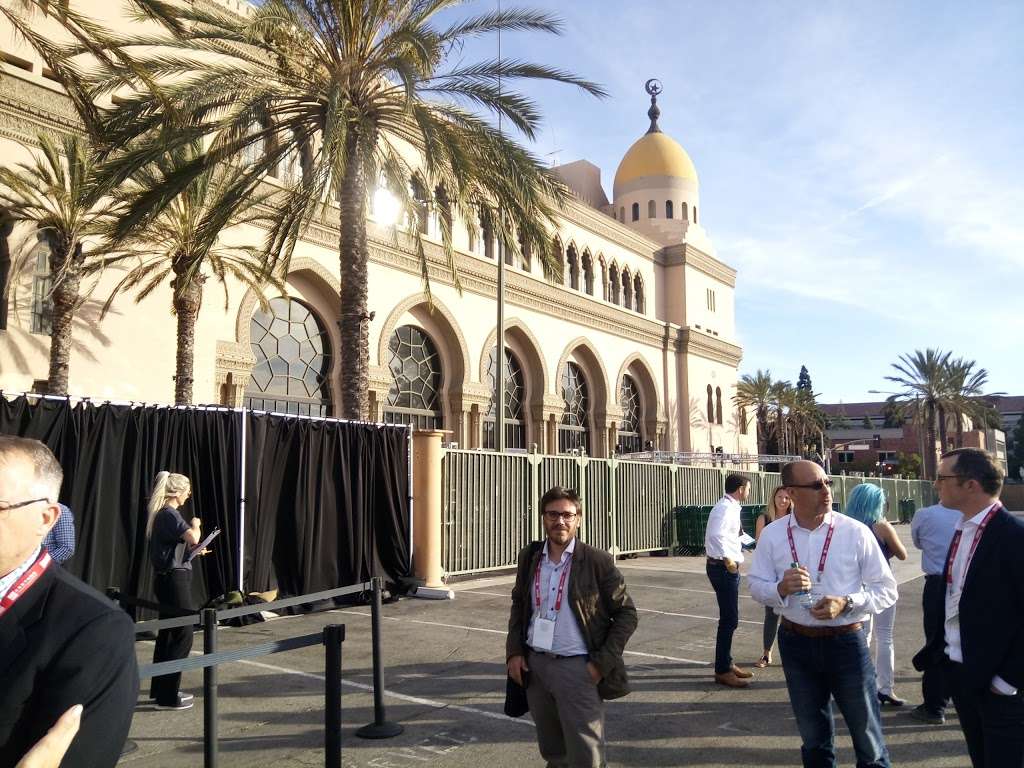 Shrine Auditorium | Radisson Mid-City Hotel, 3540 S Figueroa St, Los Angeles, CA 90007, USA