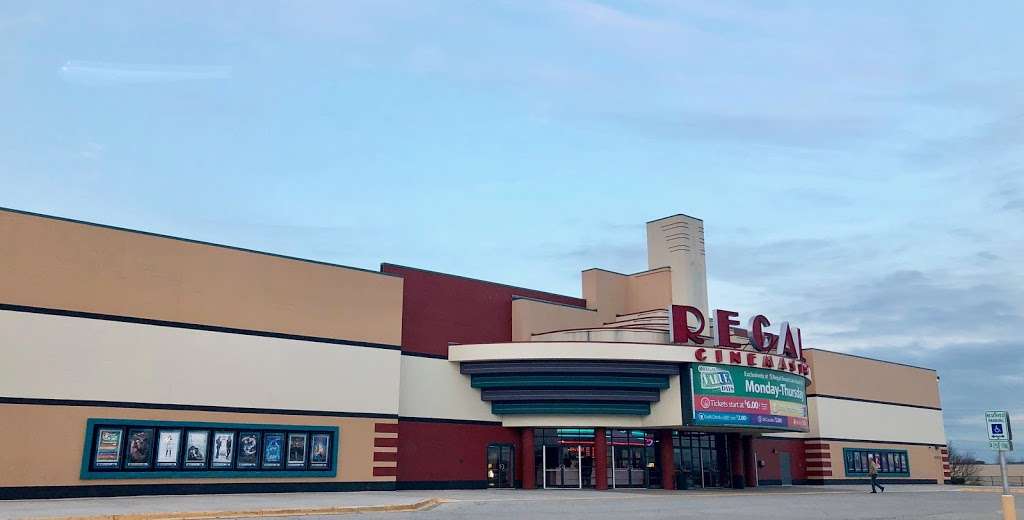 Regal Cinemas Round Lake Beach 18 | 550 E Rollins Rd, Round Lake Beach, IL 60073, USA | Phone: (844) 462-7342