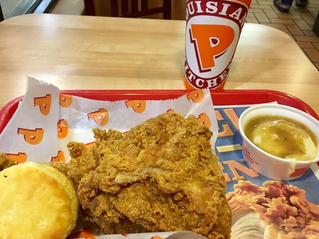 Popeyes Louisiana Kitchen | 6340 N Broadway, Chicago, IL 60660 | Phone: (773) 973-0330