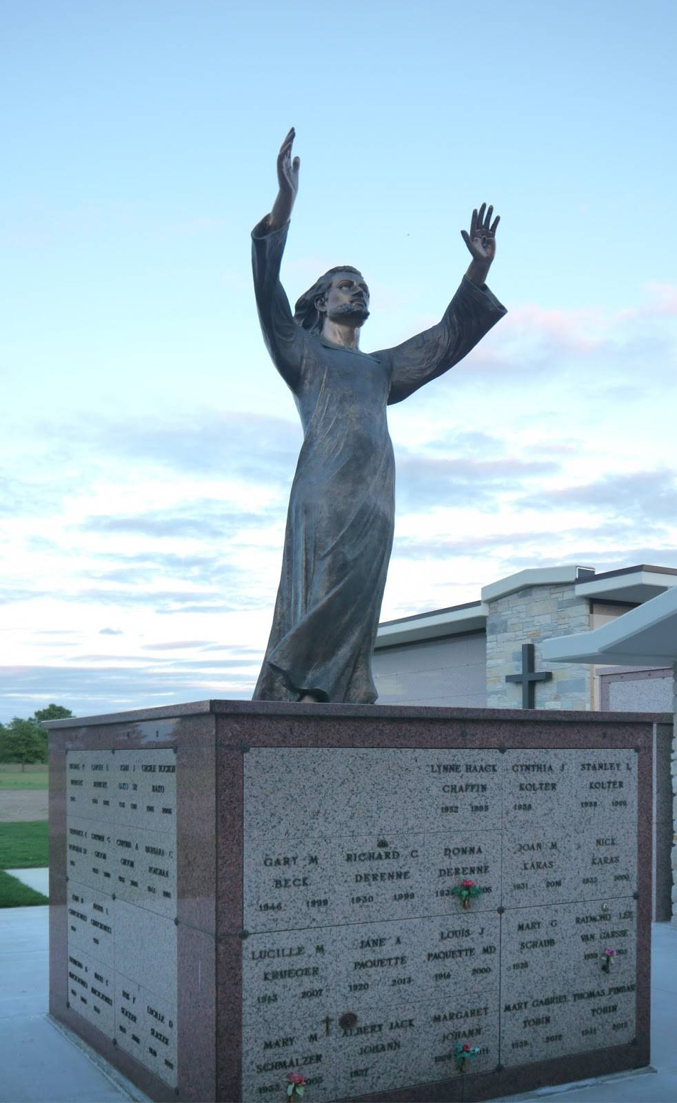 Resurrection Cemetery | 9400 W Donges Bay Rd, Mequon, WI 53092, USA | Phone: (262) 242-3850