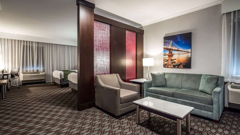 Best Western Premier NYC Gateway Hotel | 2650 Paterson Plank Rd, North Bergen, NJ 07047, USA | Phone: (201) 758-5770