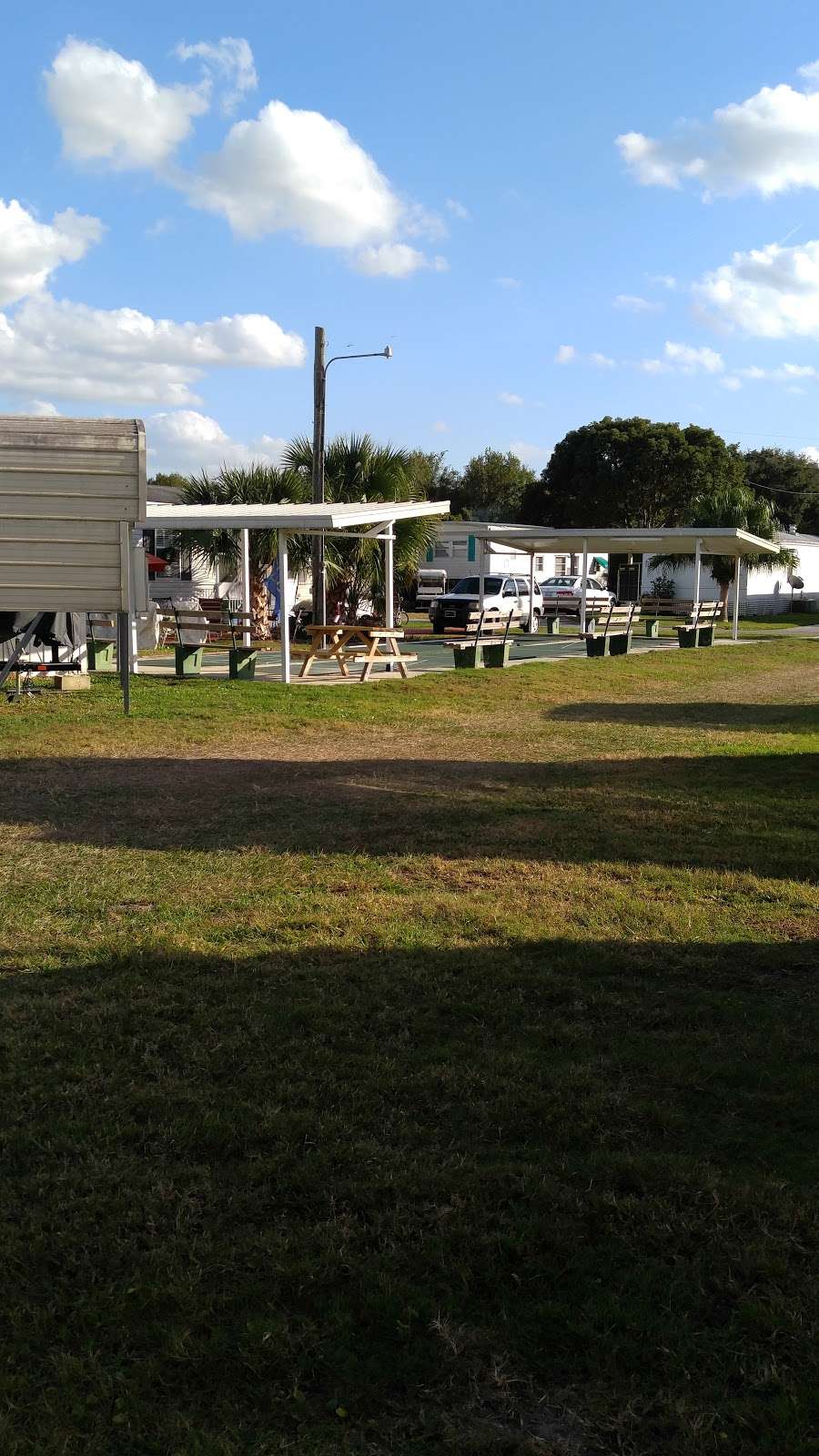 Royal Oaks RV and Mobile Home Park | 1012 Dundee Rd, Dundee, FL 33838, USA | Phone: (863) 439-5954