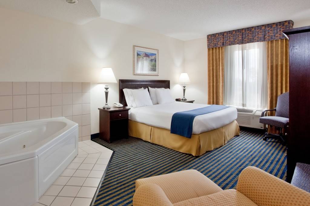 Holiday Inn Express & Suites Chesapeake | 2436 Gum Rd, Chesapeake, VA 23321 | Phone: (757) 465-2222