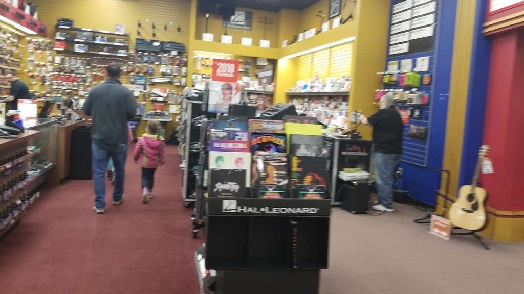 Guitar Center 3001 Shoppes Blvd 3000, Moosic, PA 18507, USA