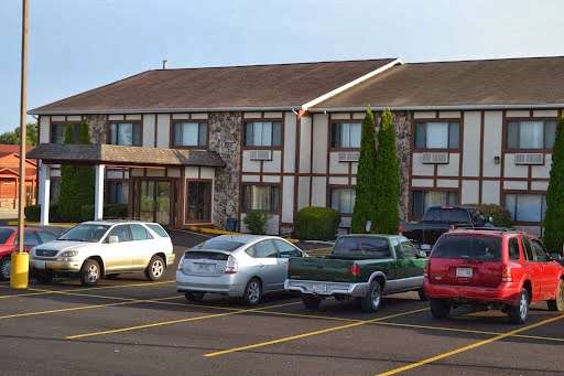 Sky Lodge Inn And Suites | 5560 State Road 50, Delavan, Delavan, WI 53115, USA | Phone: (262) 728-9399