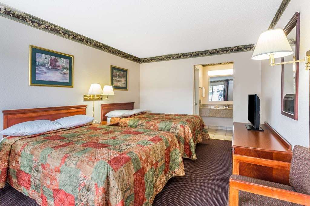 Days Inn by Wyndham Ashland | 806 England St, Ashland, VA 23005, USA | Phone: (804) 742-2946